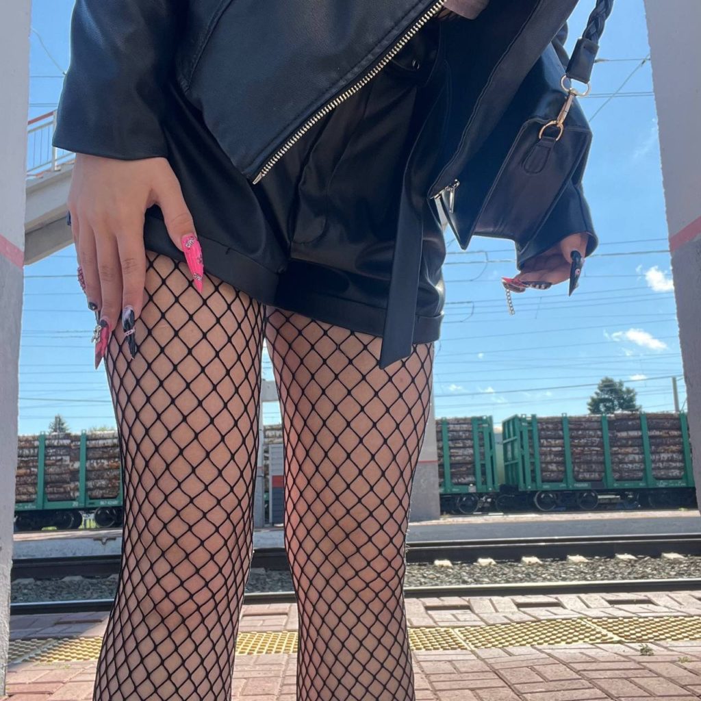 261310e5d0bd76d5be6a6733d9863234-full