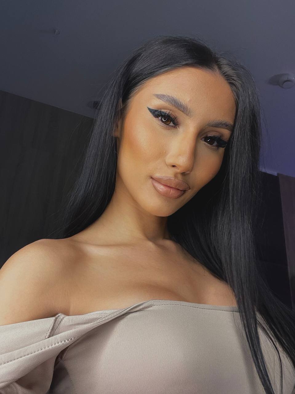 f767afe0458c50b1b59456468884a3f8-full