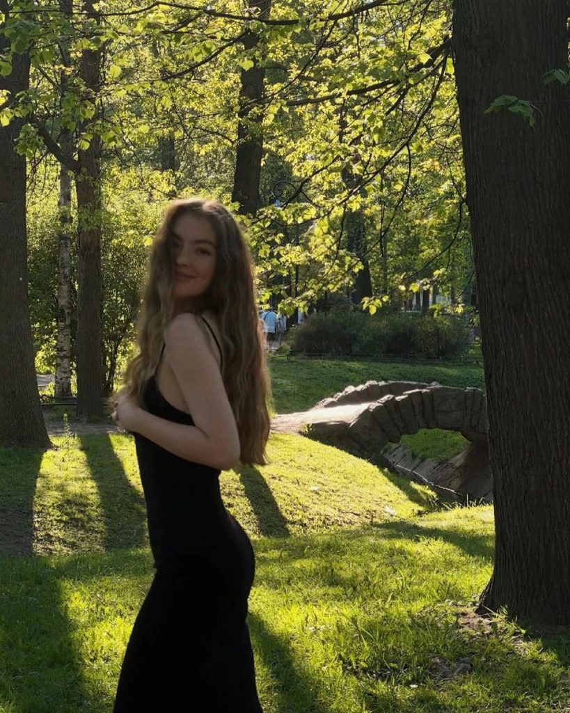 photo_5253936384442488858_y